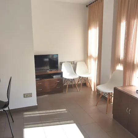 Rnet - Lluis Companys 1-2 - Centro *